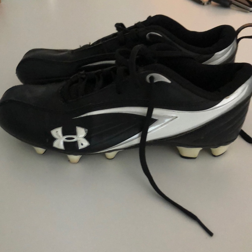 Women’s size 8.5 under armor cleats